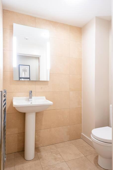 באת' Stunning 2 Bedroom Apartment In Converted Chapel מראה חיצוני תמונה